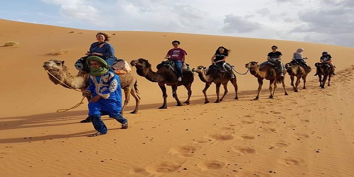 día completo de caminata en camello en Erg Chebbi